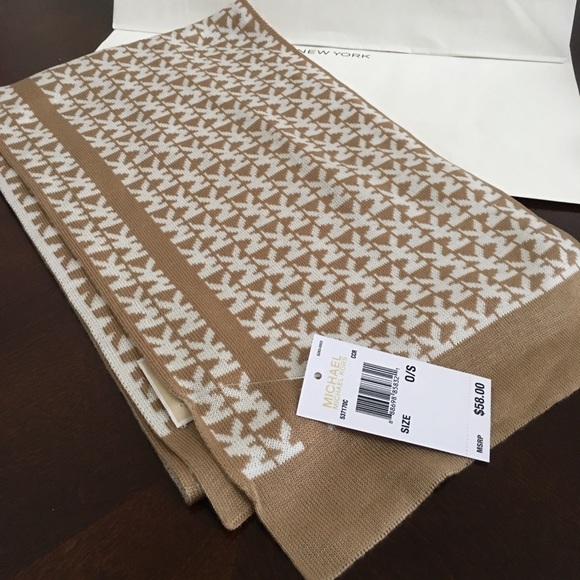 🧣 Michael Kors Scarf Brown 58$✨ - Picture 2 of 2